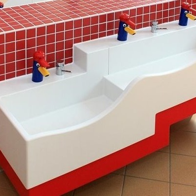 Kinder erleben Wasser