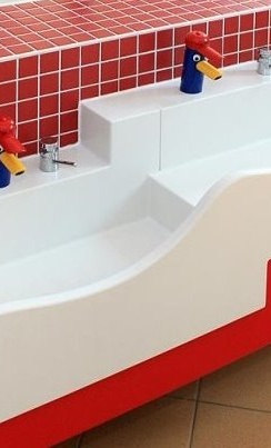 Kinder erleben Wasser