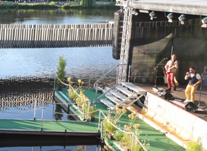 Schwimmende Bühne für unvergessliche Momente