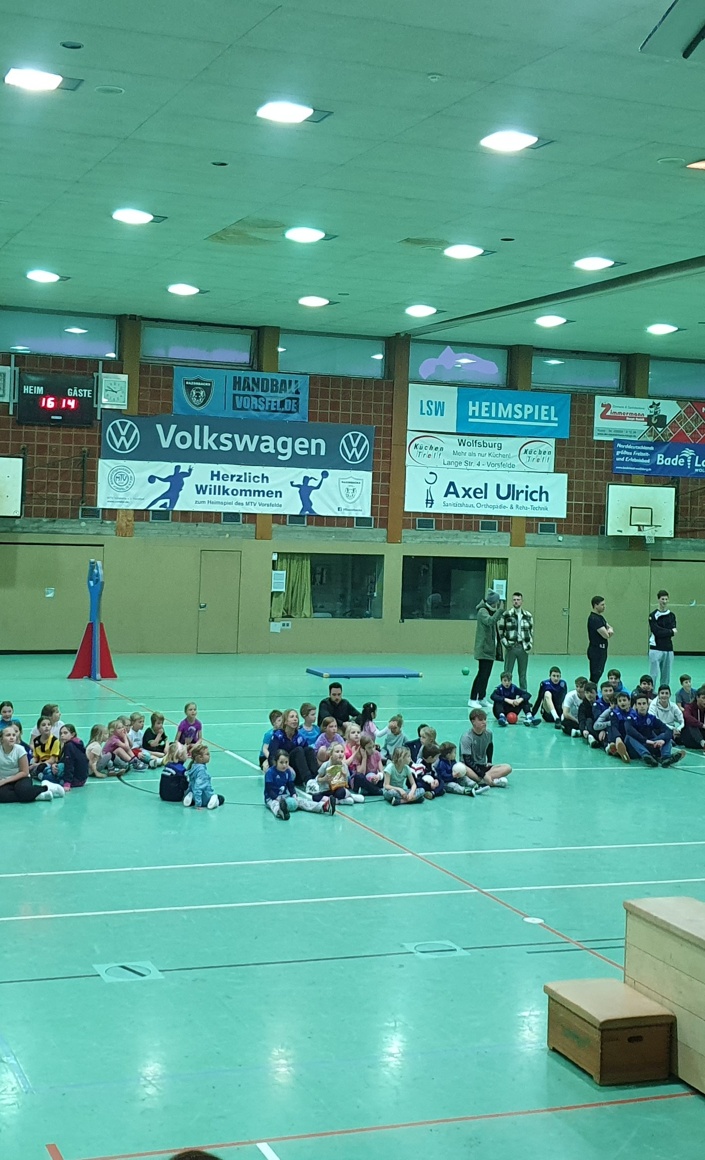 Einheitliche neue Trikots für die Handballjugend des MTV Vorsfelde