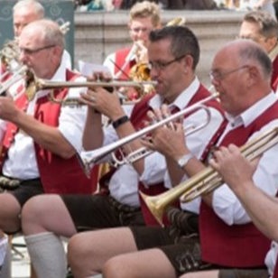 Neue Tracht für die Stadtkapelle Kaufbeuren