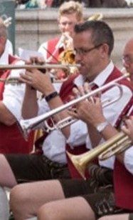 Neue Tracht für die Stadtkapelle Kaufbeuren