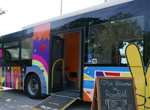 RosaParkt – Der Mädchen*bus, der Münchens Mädchen* stärkt