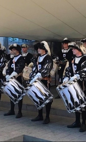 Ersatzbeschaffung historische Landsknechtuniformen