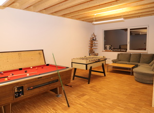 Neue Möbel für die Feuerwehr Schöllnach