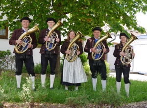 Neue Trachten für den Musikverein Bellamont