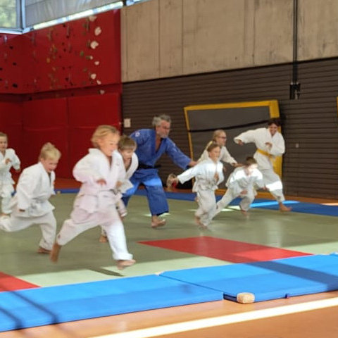 Neue Matten für die Ju-Jutsu Abteilung des TV Isny