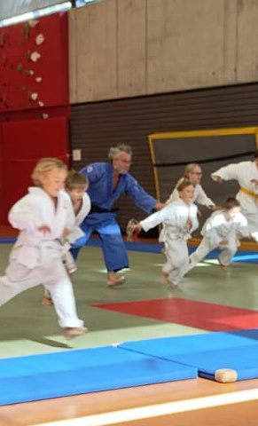Neue Matten für die Ju-Jutsu Abteilung des TV Isny