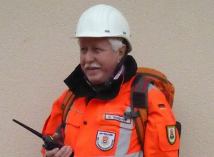 Rettungshunde Anschaffung Ausrüstung Helme