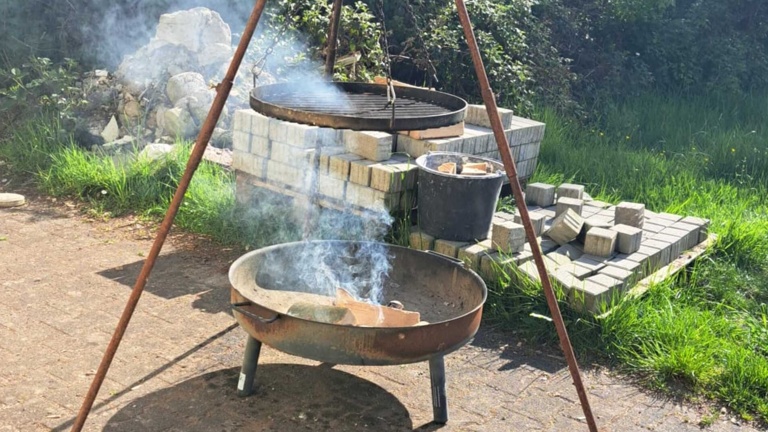 Überdachte Grillhütte für den Sportplatz in Kempfeld