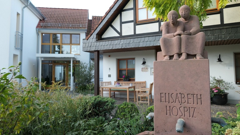 Sonnenschutz für den Garten im Elisabeth-Hospiz, Lohmar