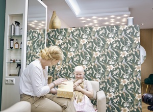 Haarspendehelden, verwandeln Haar & Geldspenden in Perücken für Kinder