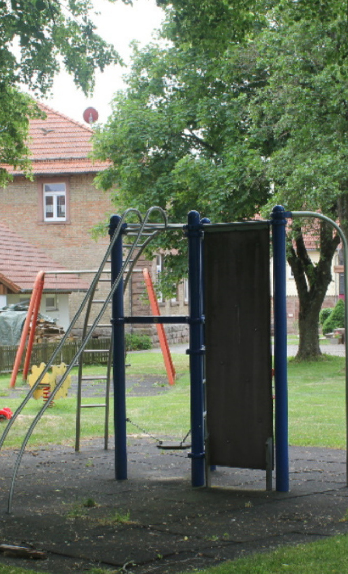 Sitzgelegenheit für den Spielplatz Donebach