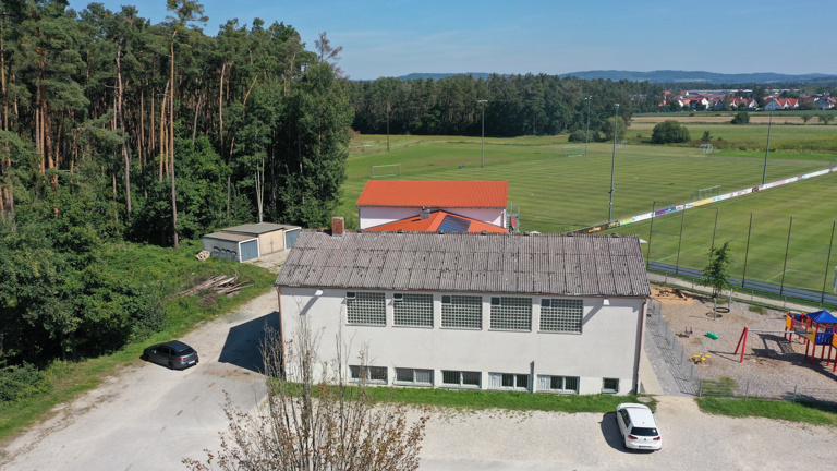 Neuer Dachstuhl für die Turnhalle des TSV Brand