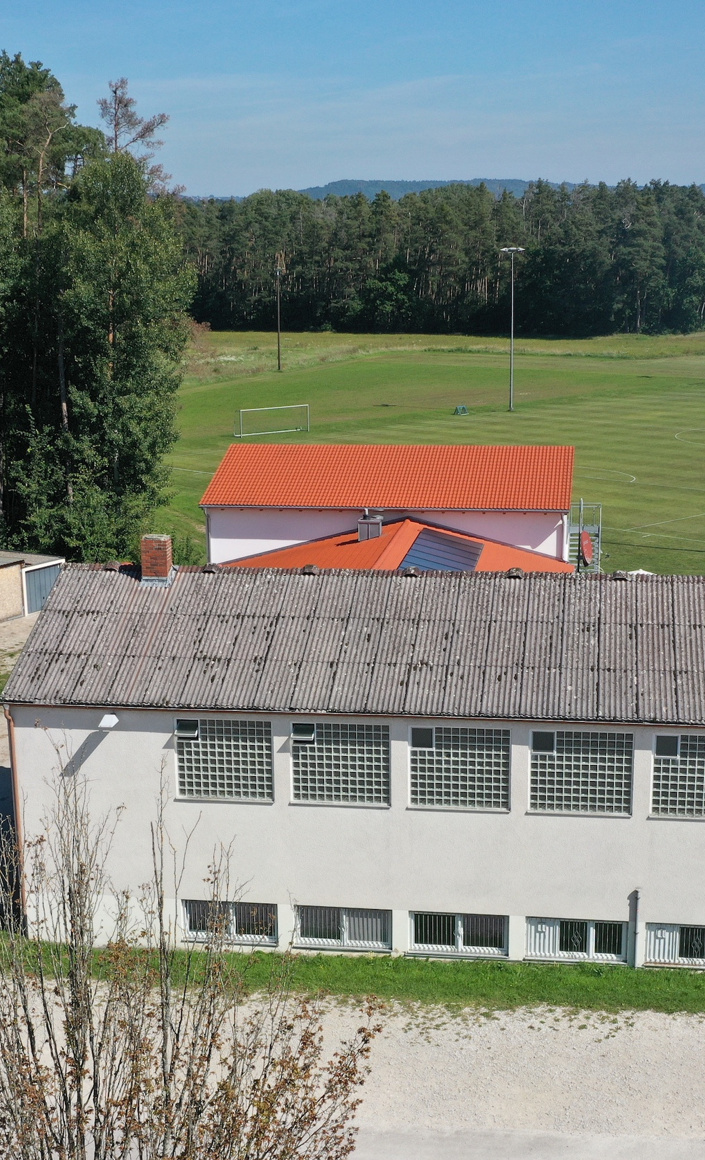 Neuer Dachstuhl für die Turnhalle des TSV Brand