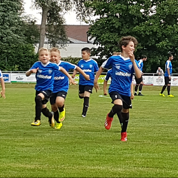 FVS - Tribüne und Ersatzbänke erneuern
