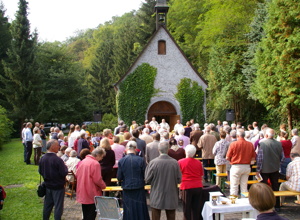 Neuer Beamer und Pinnwand