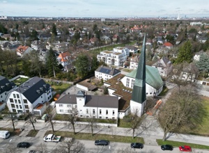 Einen neuen Dachbalken für die Emmauskirche in München Harlaching