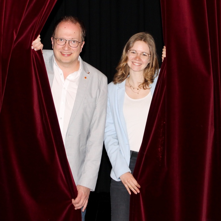 Vorhang für neues Theater "Theaterstuuv" der NDB Wiesmoor e.V.