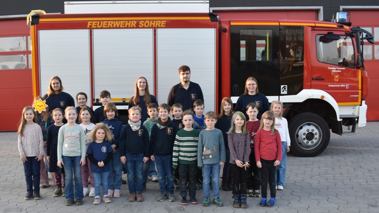 Einheitliche Bekleidung für die Kinderfeuerwehr