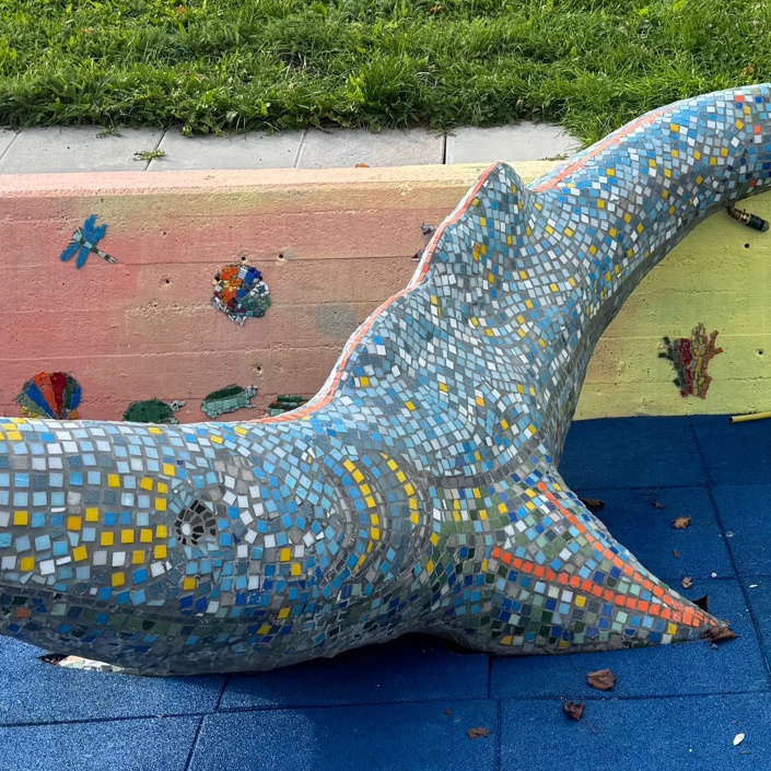 «Bunt und vielfältig!» - ein Mosaikfisch für den Schulhof Mühlhofen
