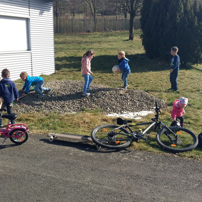 Kinderspielgeräte für Sportanlage