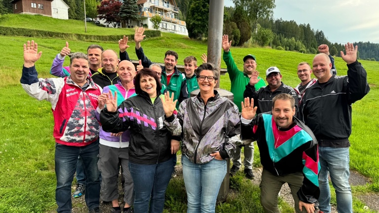 Trainingsanzüge & Trikots – Tischtennis Mitteltal-Obertal