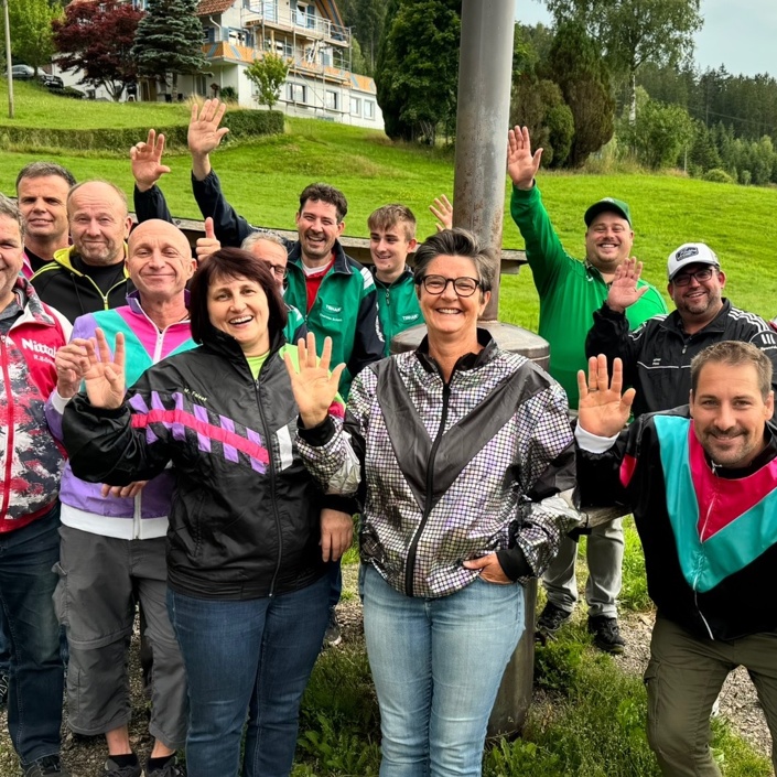 Trainingsanzüge & Trikots – Tischtennis Mitteltal-Obertal