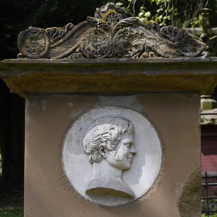 Mainzer Hauptfriedhof - Rettung gefährdeter Denkmäler