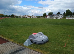Ein Rasenmähroboter für den TSV Bissingen