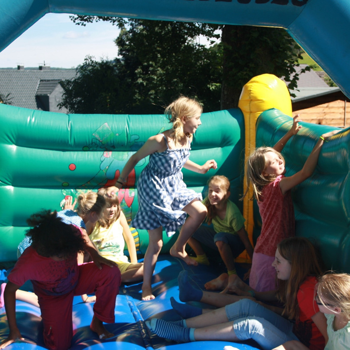 Eine Hüpfburg für unsere Kids!