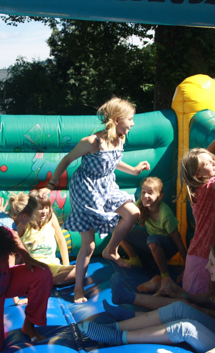 Eine Hüpfburg für unsere Kids!