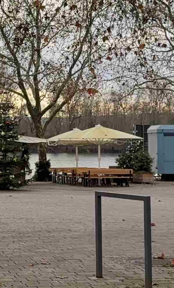 Neue Toilettenanlage auf dem Hans-Römer-Platz am Schiersteiner Hafen