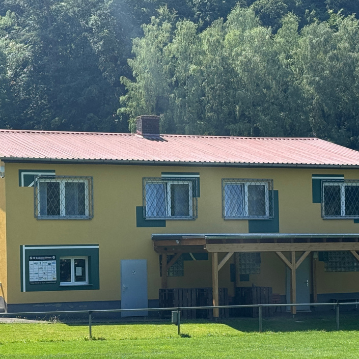 Neuer Ballfangzaun für den Sportplatz Grebenau