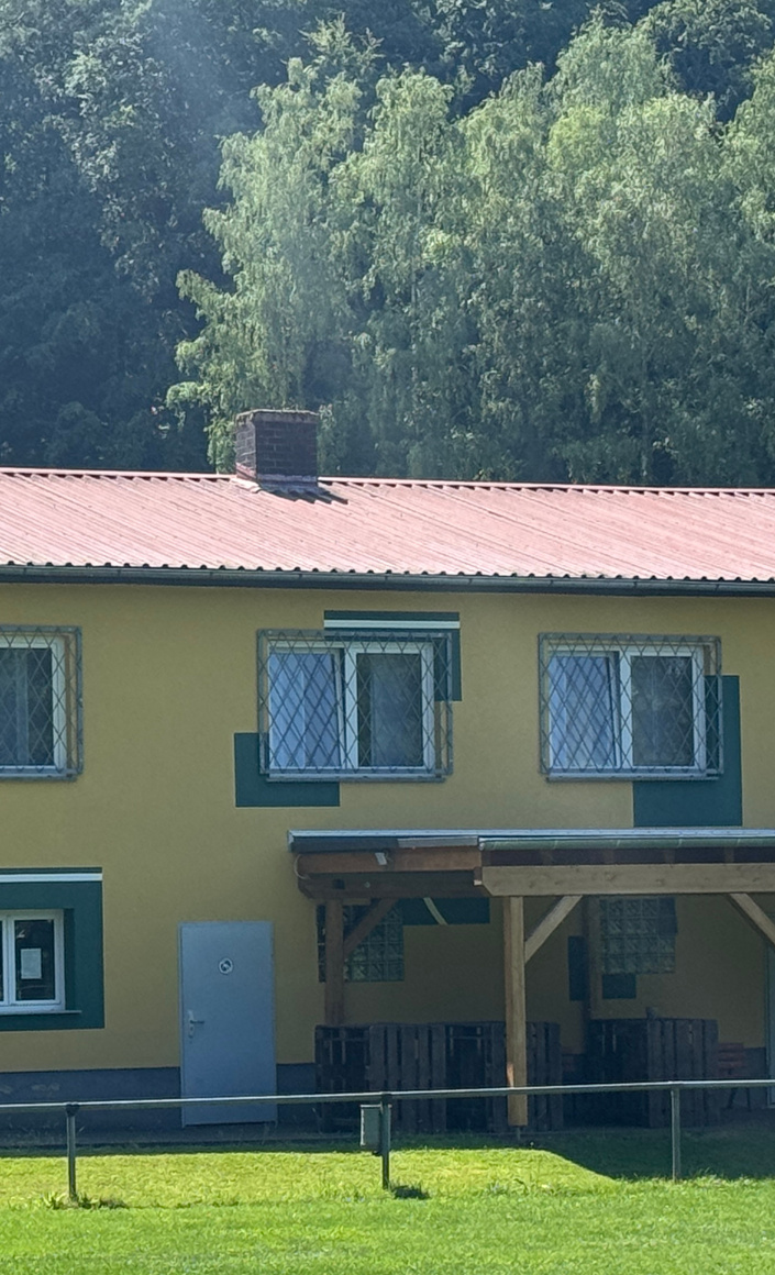 Neuer Ballfangzaun für den Sportplatz Grebenau