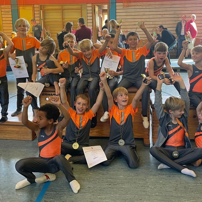 Neue Trikots/Trainingsanzüge Turner TV Hösbach