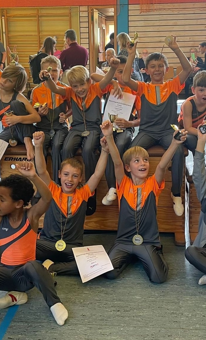 Neue Trikots/Trainingsanzüge Turner TV Hösbach