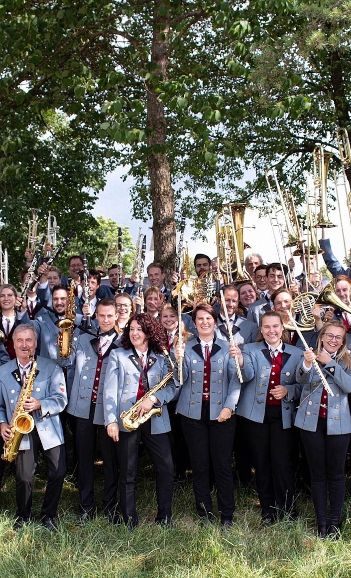 Neue Uniformen für ein traditionelles Erscheinungsbild