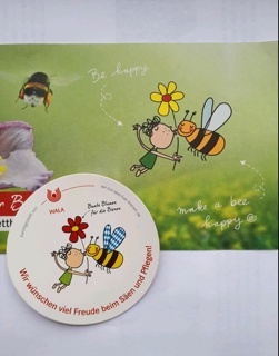 &quot;Be happy - make a bee happy&quot;- Aufkleber oder  &quot;Schweinfurt summt&quot; Button