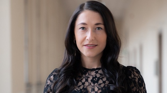 Partnerbild - SKY-Moderatorin Julia Lamatsch