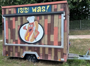 Volksbank: Umbau des Imbisswagen am Sportplatz in Flegessen