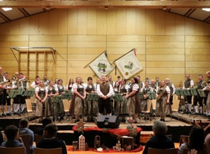 Neue Notenständer für die Musiker der Musikkapelle Gebrazhofen