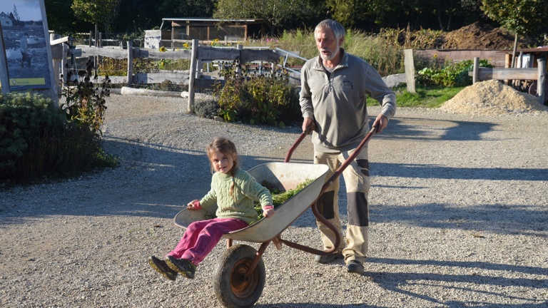 Ein sicherer Ort für Kinder: Infrastruktur für unseren Hof