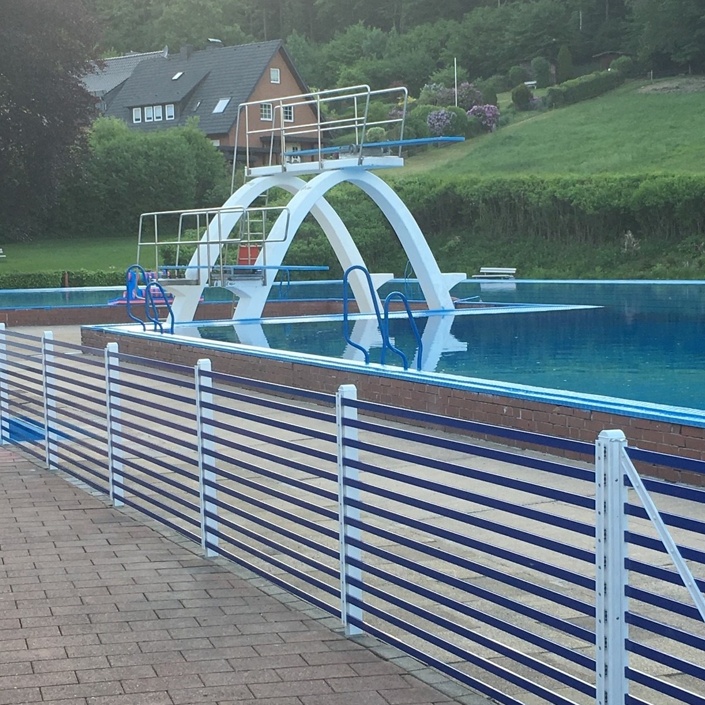 Neues Sprungbrett für das Freibad Laßbruch