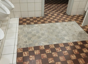 Das Geld muss flies(s)en - Sanierung WC-Anlagen Hubertussaal Straberg
