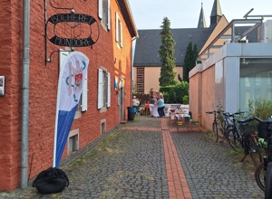 Ein Gerätehaus für das BücherWurmParadies