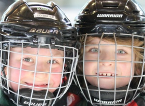 Video - 350 neue Eishockeytrikots / Young Gladiators Trophy