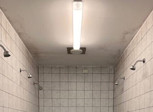 Reparatur der Lüftungsanlage und Sanierung der Duschen