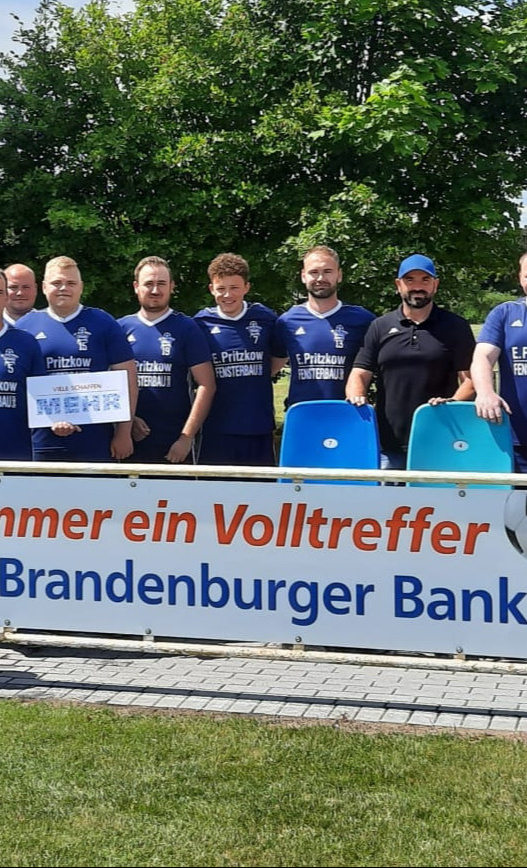 Neue Sitzgelegenheiten im Pessiner Pappelstadion