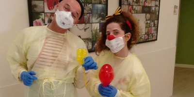 Fröhliche Clowns-"Visiten" im Kinderpalliativzentrum München